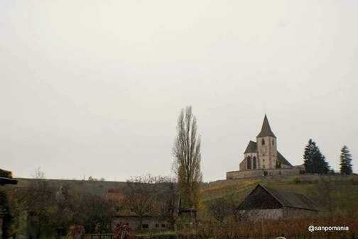 2011/11/15;町の麓から見た教会