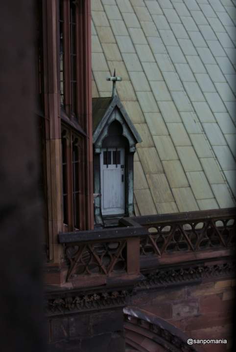 2011/11/13;屋根の上の扉