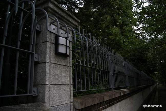 2012/07/13;英国大使館の塀
